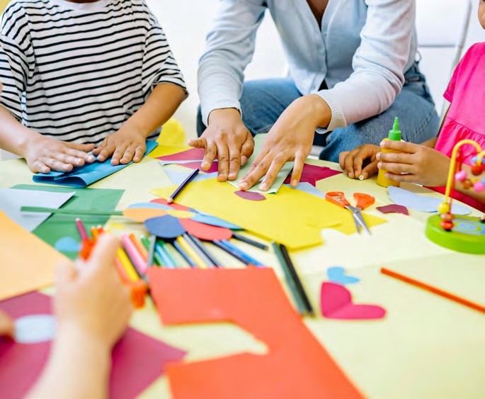 Pour le personnel éducateur en service de garde, quel est le principal facteur de risque?